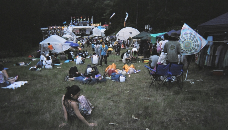 ジプシー・アバロン最後方から。このあたりは「オーガニック・ビレッジ」と名付けられ、自然派の衣料品等が売られています。