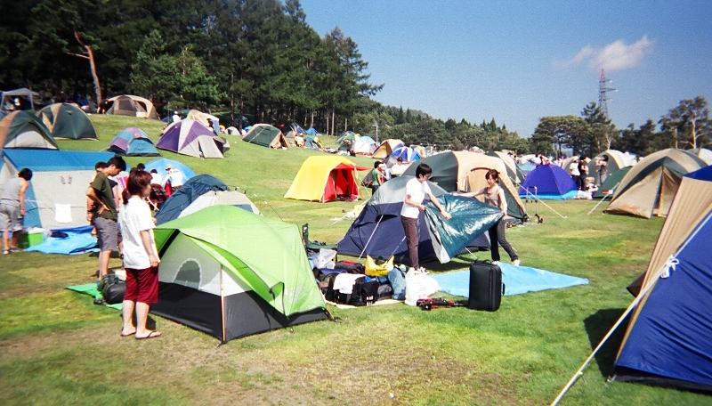 最終日翌日のテント撤去作業。 