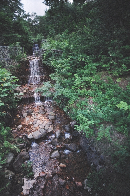 ドラゴンドラへ行く途中にある滝のようなもの。ドラゴンドラへの道はかなりの山道ですが、写真を撮り忘れました。 