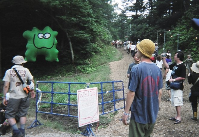 途中にあるオブジェ。会場内のいたるところにこういうものがあります。 