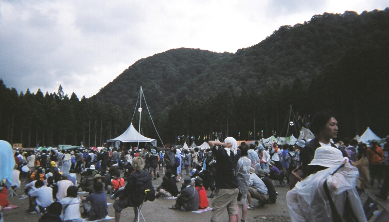 後方ではミラーボールが回ります。 