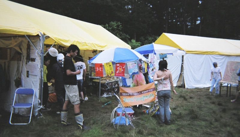 コンドームを配布するNGOとして話題になったモラル・ドーナツ。 