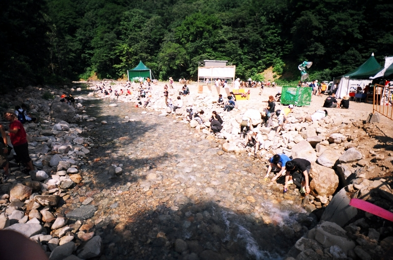 雨の時は靴洗い場と化します。 