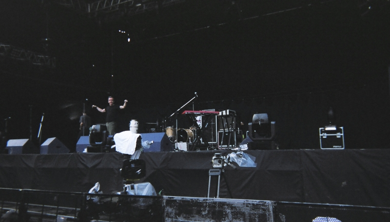 グリーン・ステージよりもステージとの距離が狭いので、アーティストを間近に見ることができます。