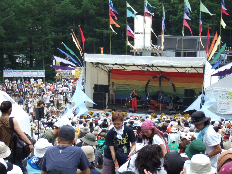 アバロン・フィールドのステージ。今年から事前にタイムテーブルが発表されるようになり、正式ステージに格上げです。