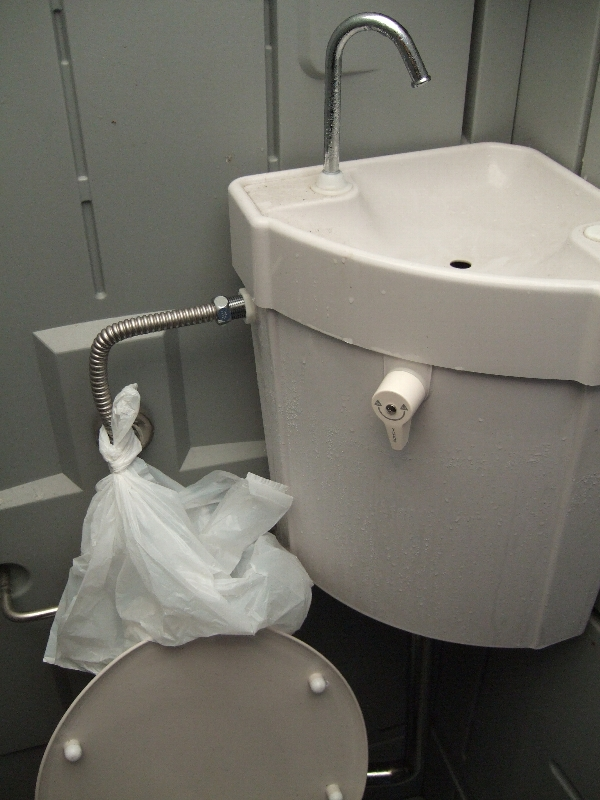 洋式トイレのタンクです。和式と同じなのであまり写真で示す意味はありません。