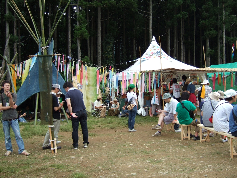 熱帯、亜熱帯地域の未開集落のような雰囲気。