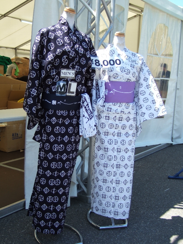 オフィシャル・グッズ売り場で前夜祭当日に売られていた浴衣。