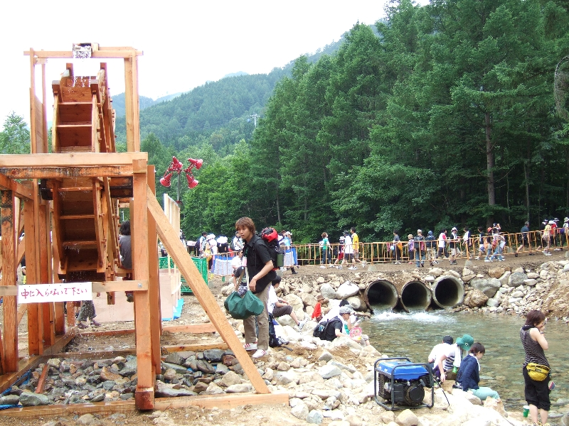 水車は3、4メートルくらいです。