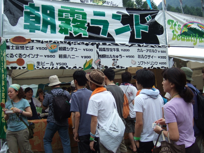 シチューと牛乳が朝霧食堂のポイント。それがなければ他の飲食店と変わりません。