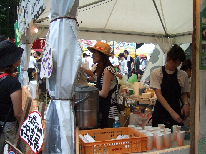 朝霧食堂の中。