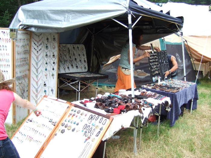 アクセサリー店。以下、オーガニック・ビレッジに出店していた店の写真が続きます。