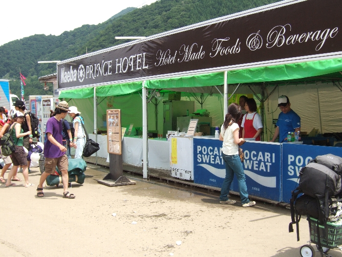 朝食用のメニューを多少売っている苗場プリンス・ホテルの店。