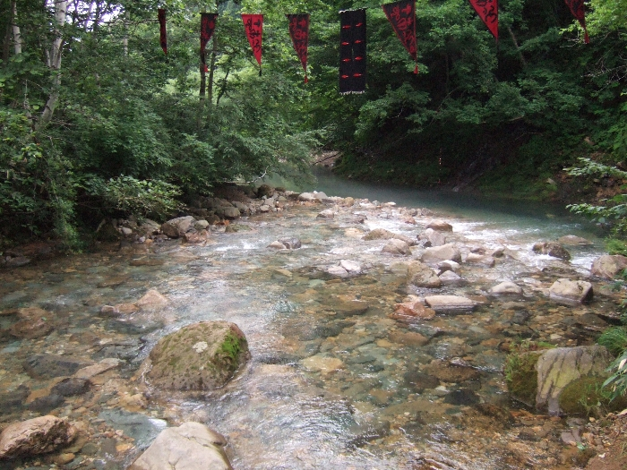 下流方向。ところ天国へ流れていきます。 