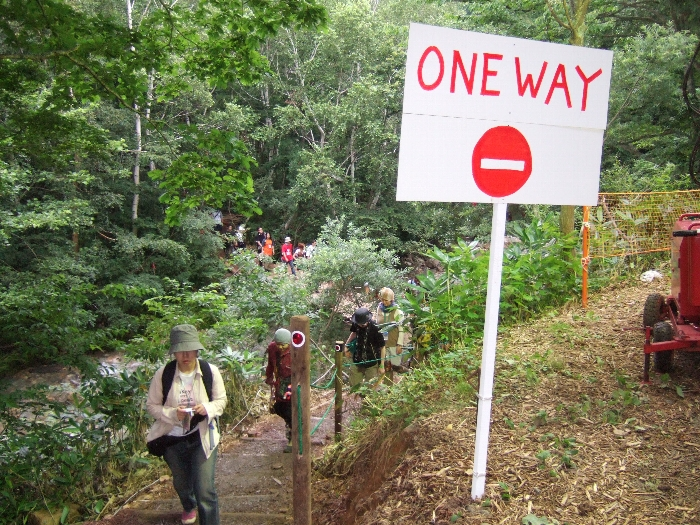 通常の通路から。一方通行なので、ここから入ることはできません。