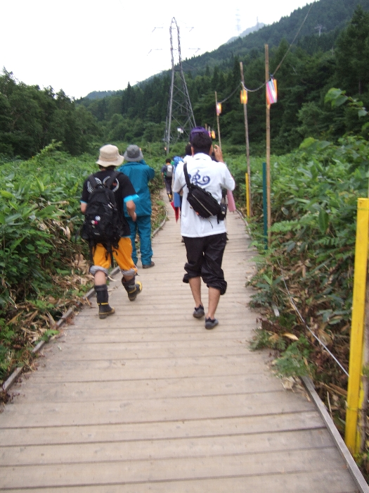 歩き始めてすぐのところはまわりに木がなく、見通しもよい。