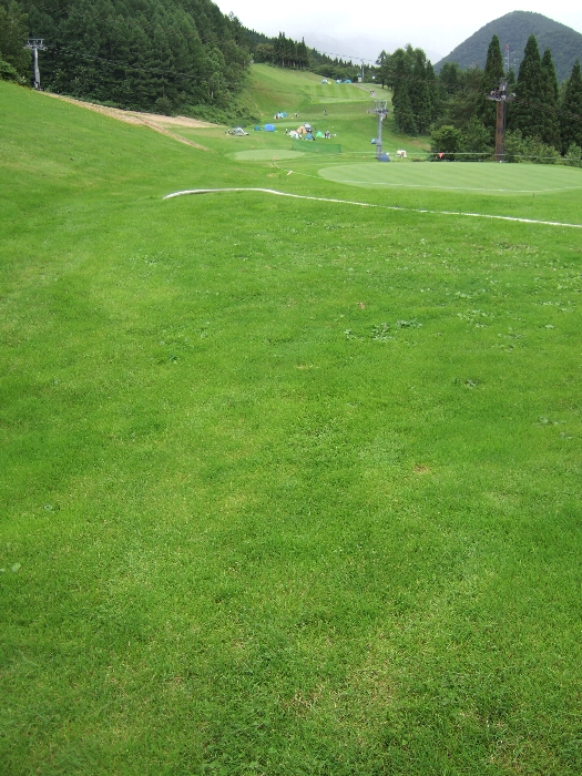 Fサイトを南側から見た写真。向こうはGサイト。