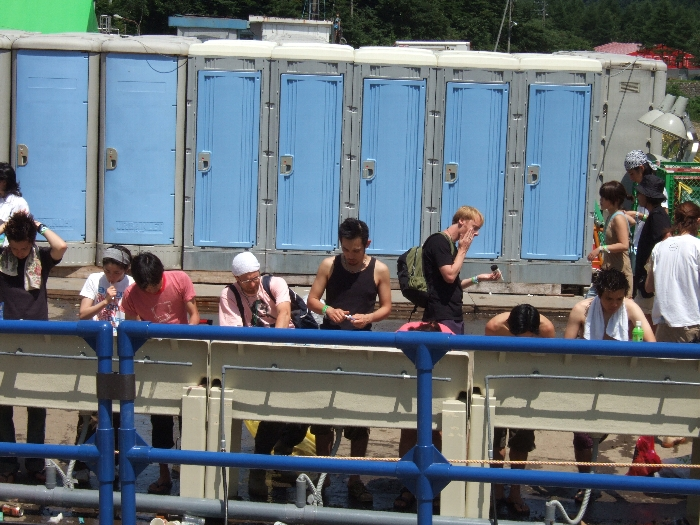 3日目の午前10時40分ごろ。開演が近い時間なので利用者は少ない。