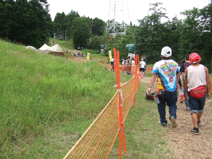 道なりにずっと歩くとドラゴンドラ乗り場に着きます。