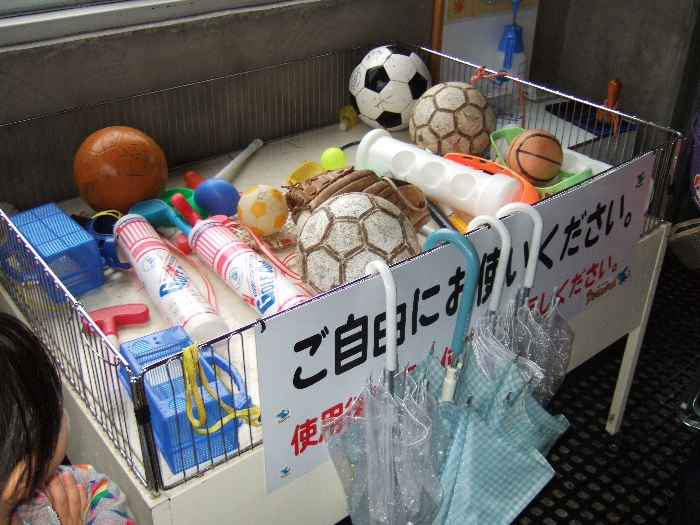 遊び道具が置いてあります。フジロックフェスティバルのために用意したのではなく、恒常的に置いてあるようです。