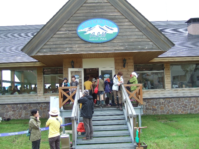 レストランはアルムという名前です。アルプスの少女ハイジを意識していると思われます。