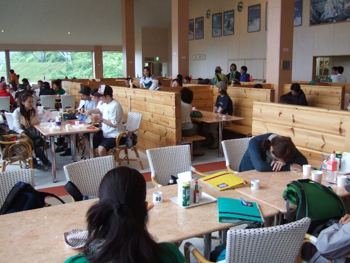 レストランの中。