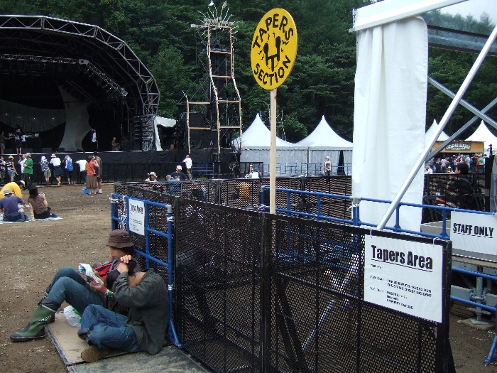 ジャム・バンドを録音するときの機材置き場。