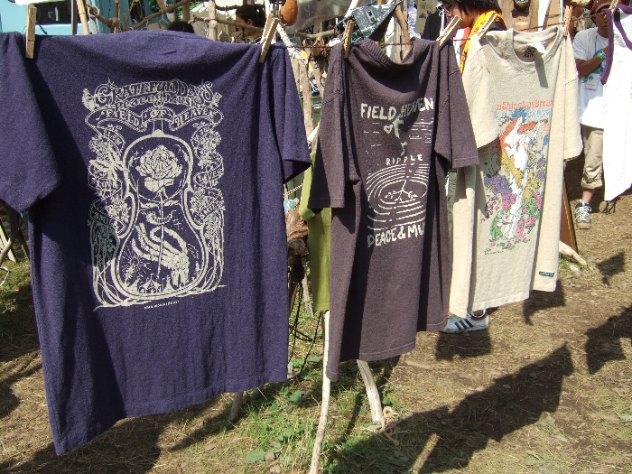 フィールド・オブ・ヘブンのTシャツ。