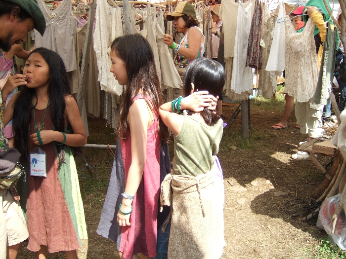 いかにもフィールド・オブ・ヘブンの雑貨店という光景。