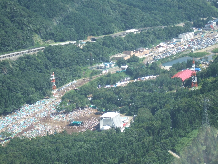 グリーン・ステージとレッド・マーキー。
