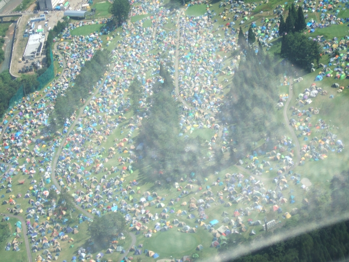 キャンプサイト。手前がDエリア。