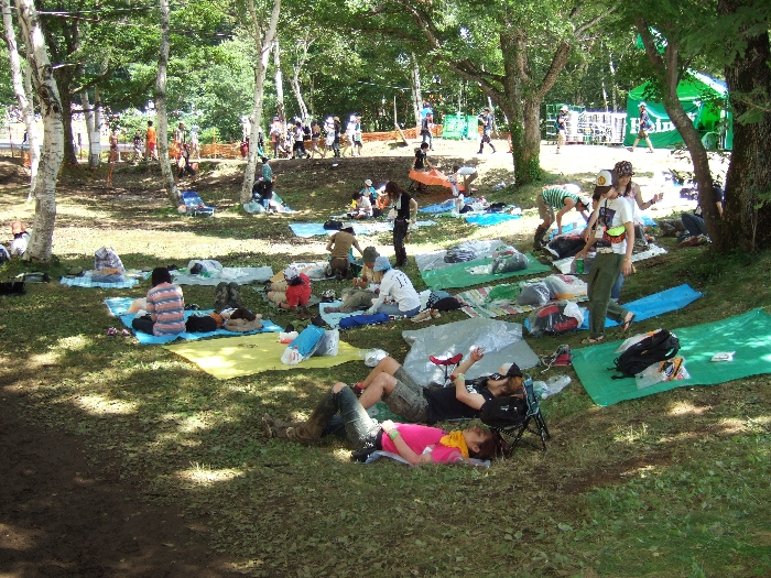 オアシスエリアとグリーン・ステージの間。毎年池ができているところ。