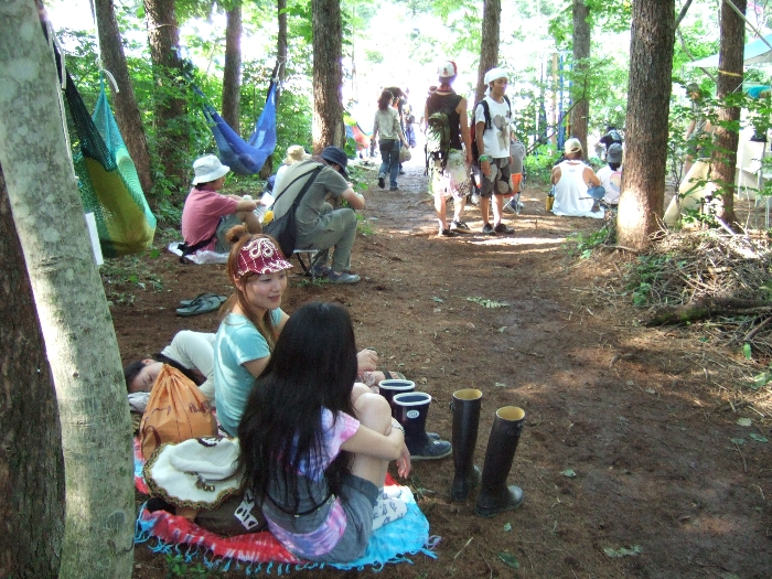 アバロン・フィールドのNGOビレッジとオーガニック・ビレッジを結ぶ通路。