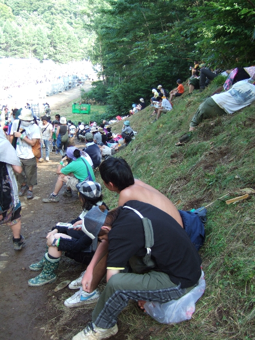 ホワイト・ステージ近く。手前がアバロン・フィールド側。 