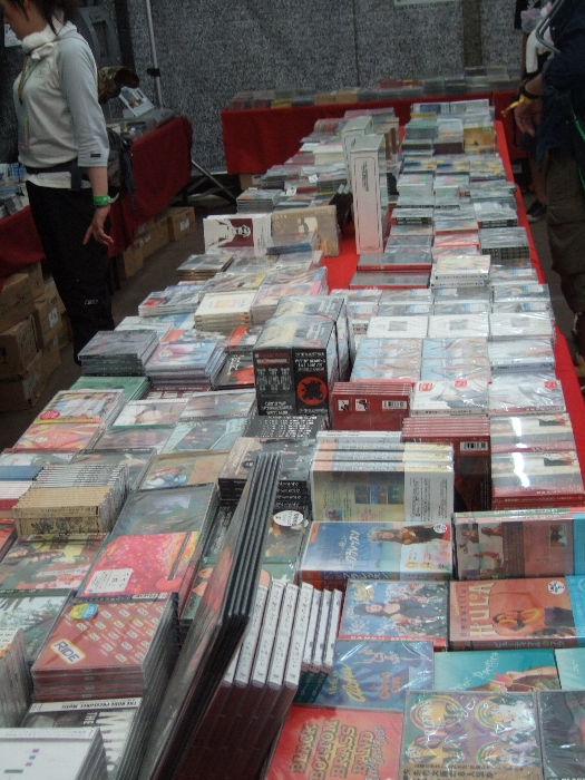 出演アーティストの公式盤はほとんどが揃っています。