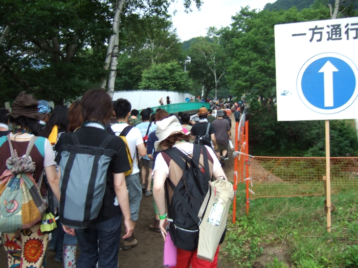 オアシスエリアからグリーン・ステージへ行く通路。 