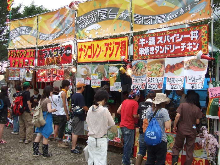 例年出店しているネオ屋台村。昨年は5店でしたが今年は4店。ネオ屋台村を構成する店は年によって異なります。