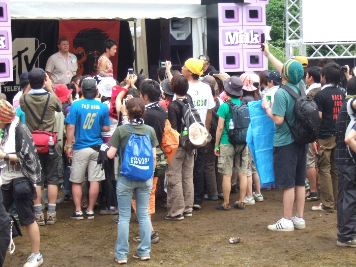 一日に数回行われるサイン会。