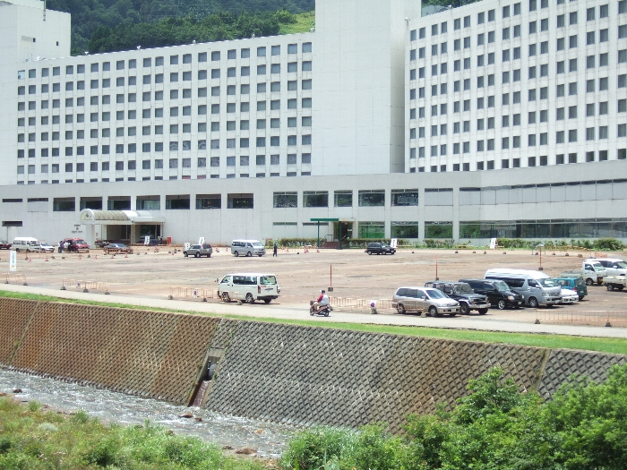 苗場プリンス・ホテルの駐車場。 
