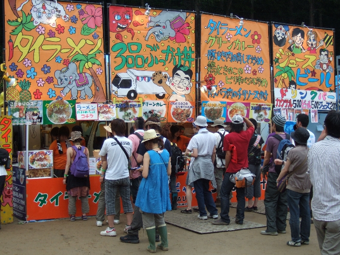 ステージ左にあるタイ・ラーメン店。