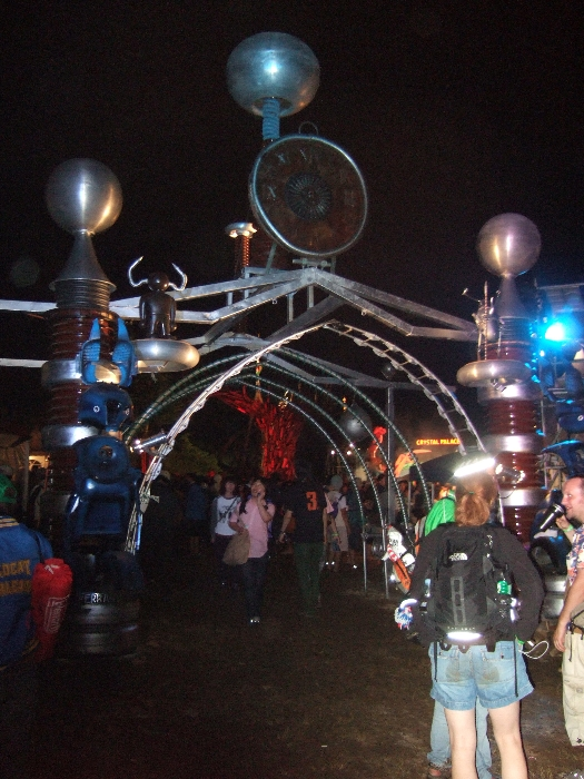 パレス・オブ・ワンダーの入り口。フジロックフェスティバルの関連会場ですが、チケットがなくても入れます。