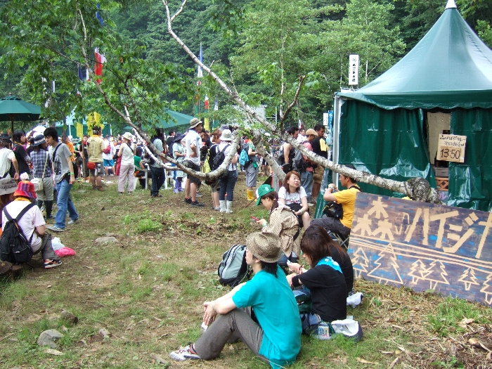 ところ天国の入り口にあたるような表示がなく、全体写真も撮りにくかったので、手前にある店の横から撮りました。 