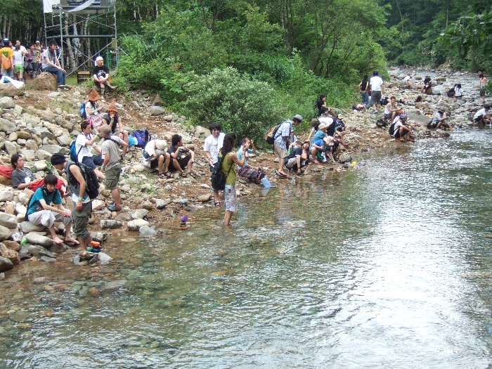 浅貝川上流。奥がグリーン・ステージ。 