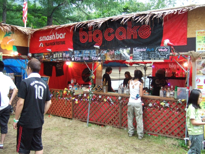 カクテル類を販売するbig cake。 