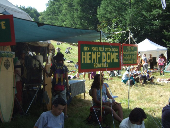 毎年大きなドームを設営しているヘンプ・ドーム。