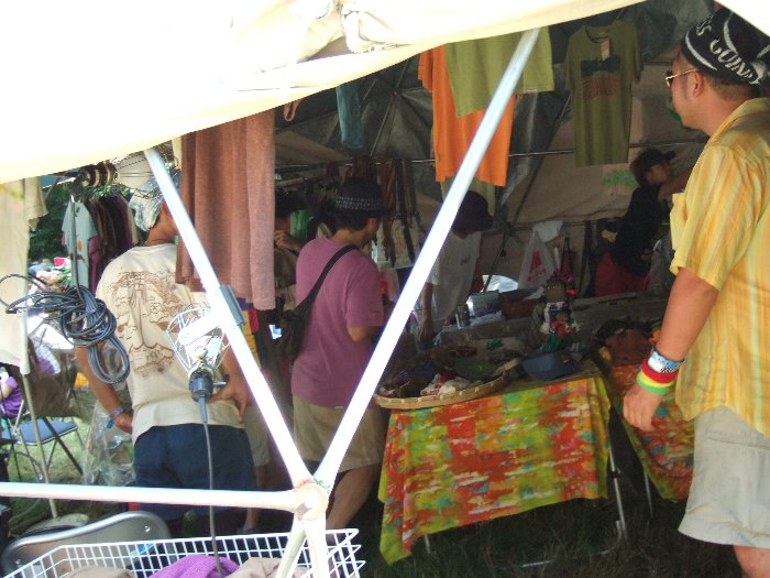 内部は服飾雑貨店。