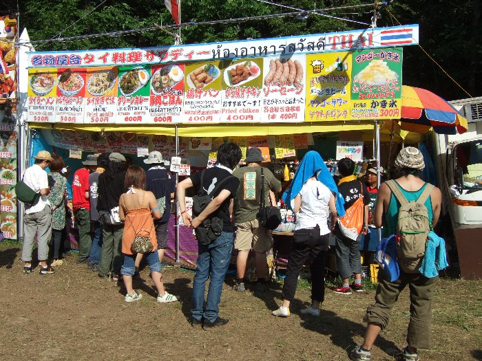 タイ料理サワディー。タイラーメンが有名。場所は毎年変わります。