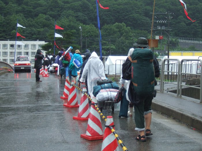月曜日、午前11時40分ごろ。