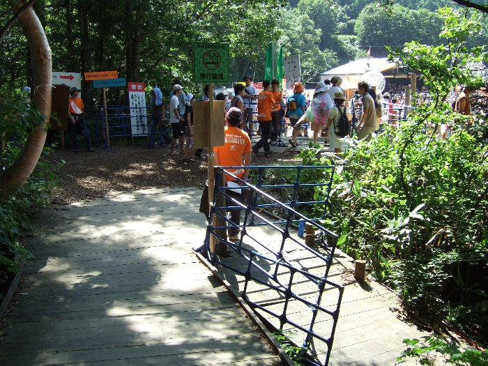 オレンジ・コート側出口。