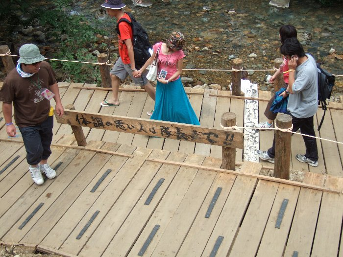 滑り止め付きの坂。